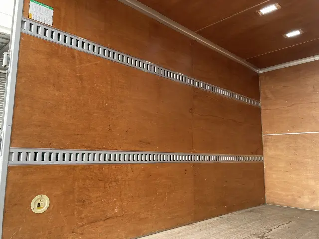 いすゞ エルフ TRG-NLR85AN(2WD)の写真20