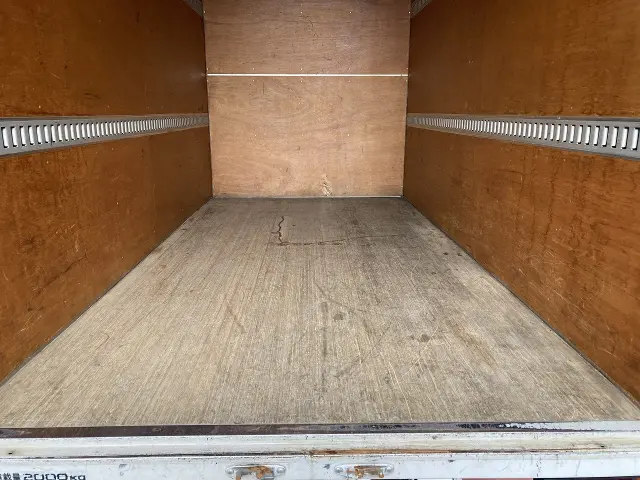 いすゞ エルフ TRG-NLR85AN(2WD)の写真22