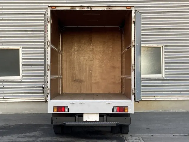 いすゞ エルフ TRG-NMR85N(2WD)の写真5