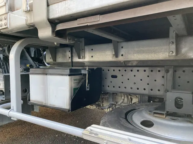 いすゞ エルフ TRG-NMR85N(2WD)の写真9