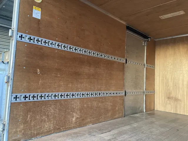 いすゞ エルフ TRG-NMR85N(2WD)の写真23