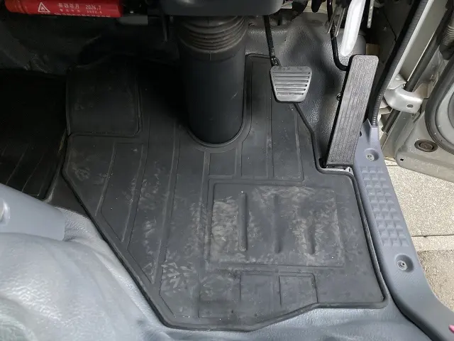 いすゞ エルフ TRG-NMR85N(2WD)の写真40