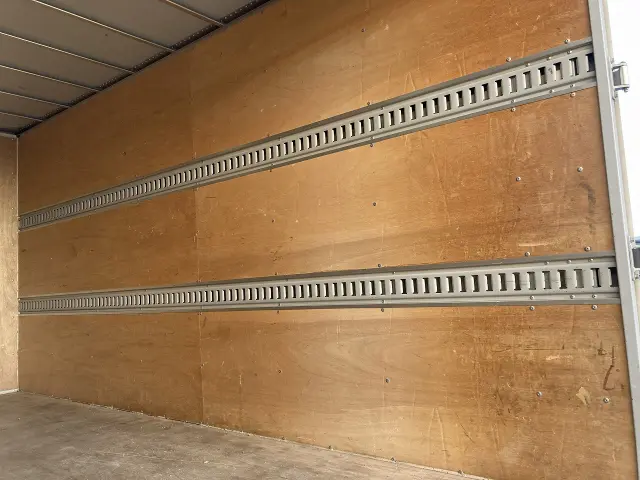 いすゞ エルフ 2RG-NLR88AN(2WD)の写真21