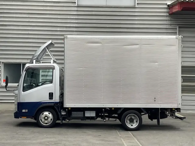 いすゞ エルフ TRG-NLR85AN(2WD)の写真2