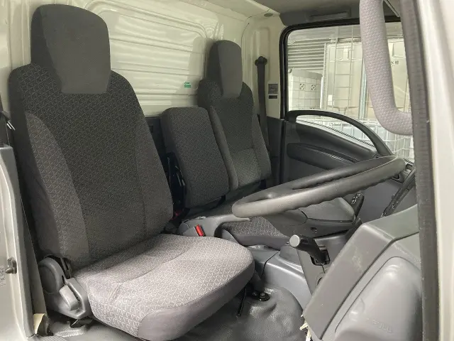 いすゞ エルフ TRG-NLR85AN(2WD)の写真14