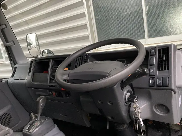 いすゞ エルフ TRG-NLR85AN(2WD)の写真15