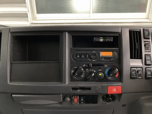 いすゞ エルフ TRG-NLR85AN(2WD)の写真16