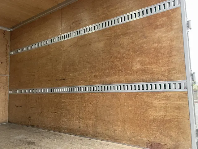 いすゞ エルフ TRG-NLR85AN(2WD)の写真22