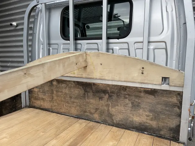 いすゞ エルフ BKG-NHS85A(4WD)の写真8