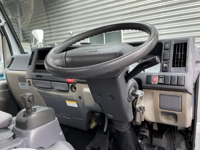 いすゞ エルフ BKG-NHS85A(4WD)の写真18