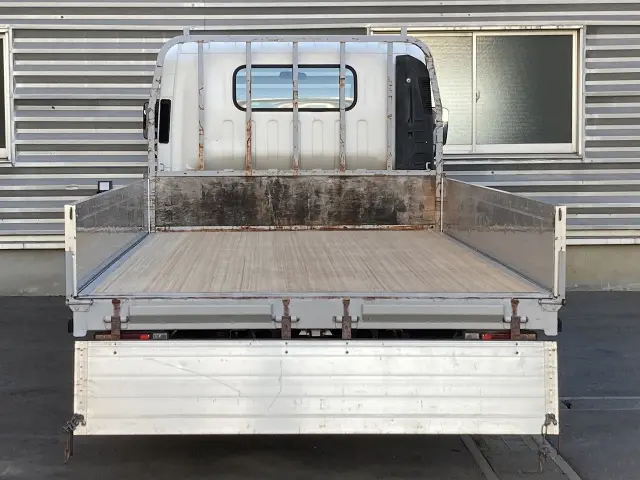 いすゞ エルフ TRG-NNR85AR(2WD)の写真4