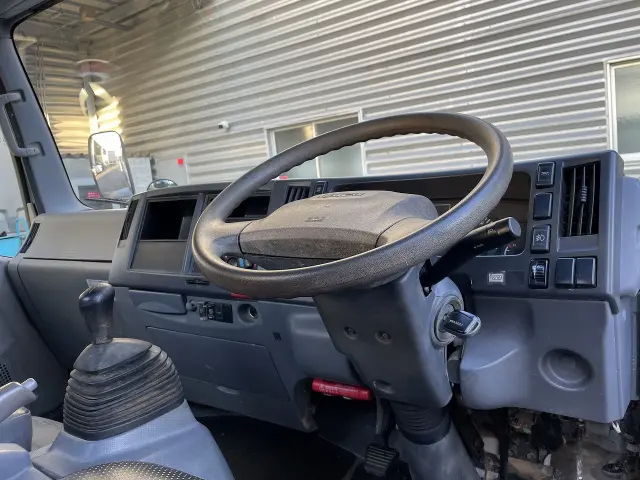いすゞ エルフ TRG-NNR85AR(2WD)の写真14