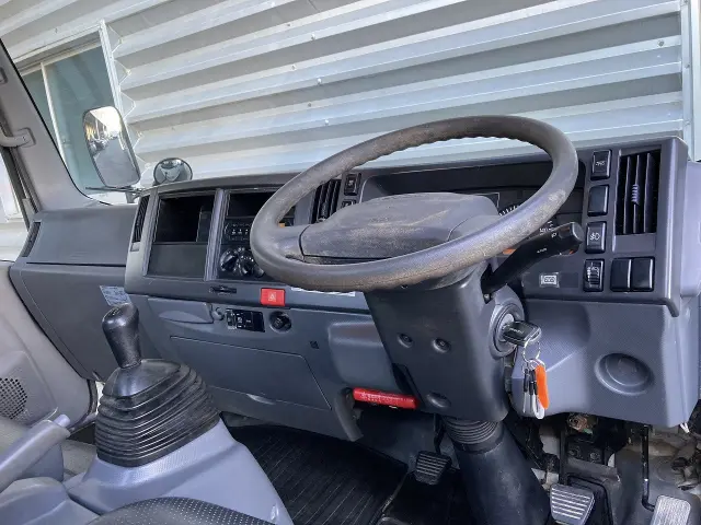 いすゞ エルフ TRG-NNR85AR(2WD)の写真15