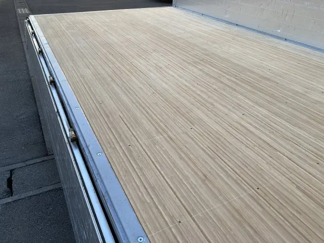 いすゞ エルフ TRG-NNR85AR(2WD)の写真21