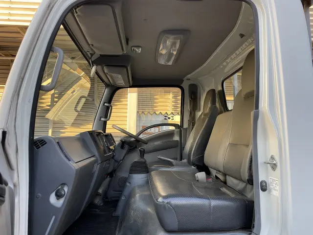 いすゞ エルフ TRG-NNR85AR(2WD)の写真31