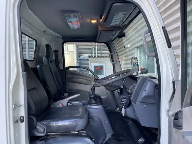 いすゞ エルフ TRG-NNR85AR(2WD)の写真31