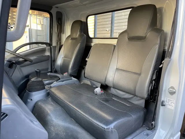 いすゞ エルフ TRG-NNR85AR(2WD)の写真32