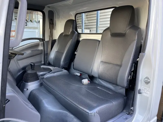 いすゞ エルフ TRG-NNR85AR(2WD)の写真37