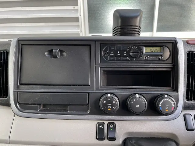 三菱 キャンター TPG-FEA50(2WD)の写真16