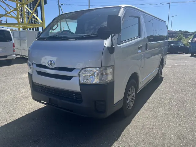 トヨタ ハイエースバン QDE-KDH201Vの写真1