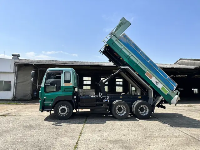 いすゞ ギガ LKG-CXZ77ATの写真5