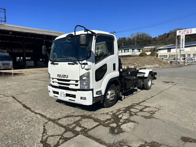 いすゞ フォワード TKG-FRR90S2(2WD)の写真1