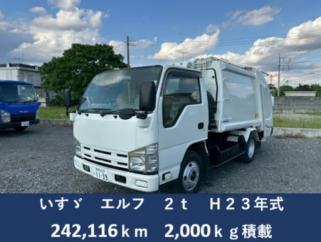 いすゞ エルフ BKG-NKR85AN(2WD)の写真1