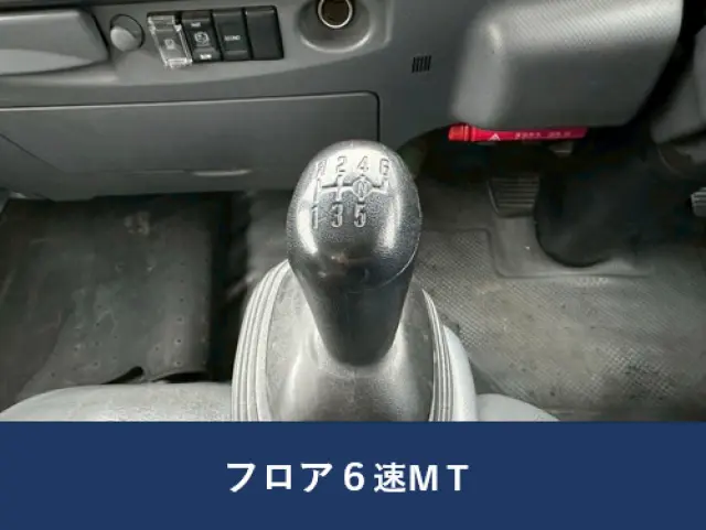 いすゞ エルフ 2RG-NMR88AN(2WD)の写真17