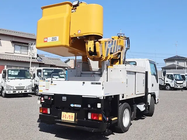 いすゞ エルフ TDG-NKS85AN(4WD)の写真5