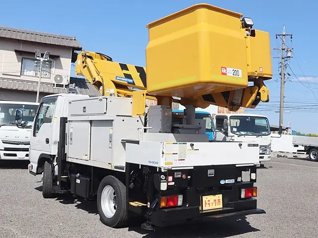 いすゞ エルフ TDG-NKS85AN(4WD)の写真7