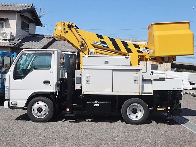 いすゞ エルフ TDG-NKS85AN(4WD)の写真9