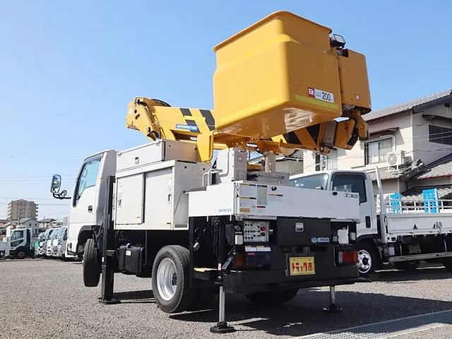 いすゞ エルフ TDG-NKS85AN(4WD)の写真10