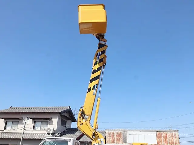 いすゞ エルフ TDG-NKS85AN(4WD)の写真11