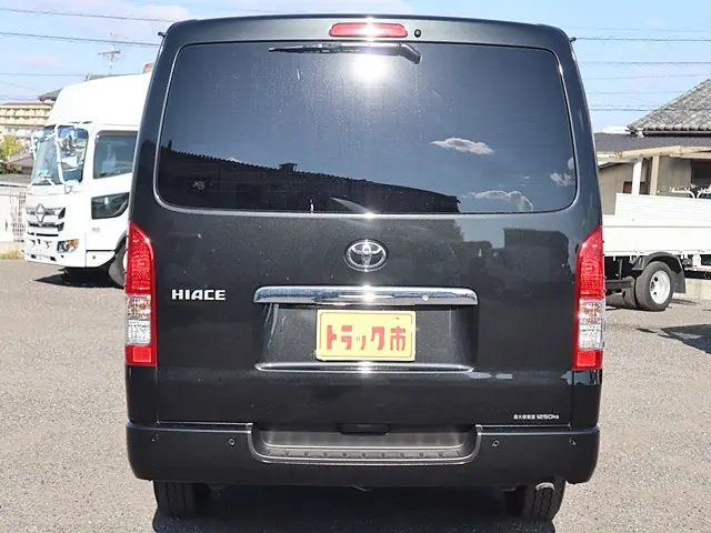 トヨタ ハイエースバン 3BF-TRH200V(2WD)の写真6