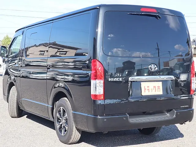 トヨタ ハイエースバン 3BF-TRH200V(2WD)の写真7