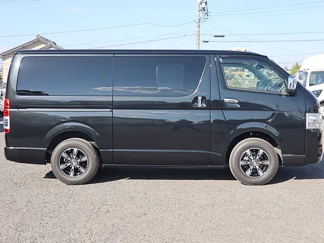 トヨタ ハイエースバン 3BF-TRH200V(2WD)の写真8