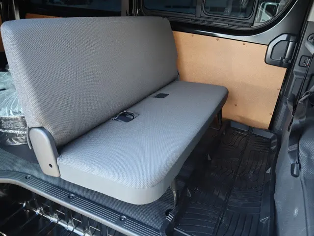 トヨタ ハイエースバン 3BF-TRH200V(2WD)の写真35
