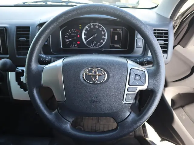 トヨタ ハイエースバン 3BF-TRH200V(2WD)の写真37