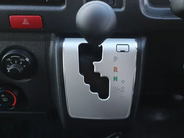 トヨタ ハイエースバン 3BF-TRH200V(2WD)の写真38