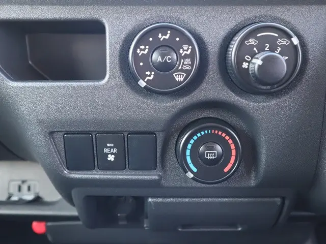 トヨタ ハイエースバン 3BF-TRH200V(2WD)の写真39