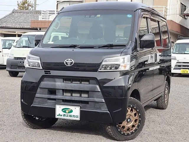 トヨタ ピクシスバン 3BD-S331M(4WD)の写真2