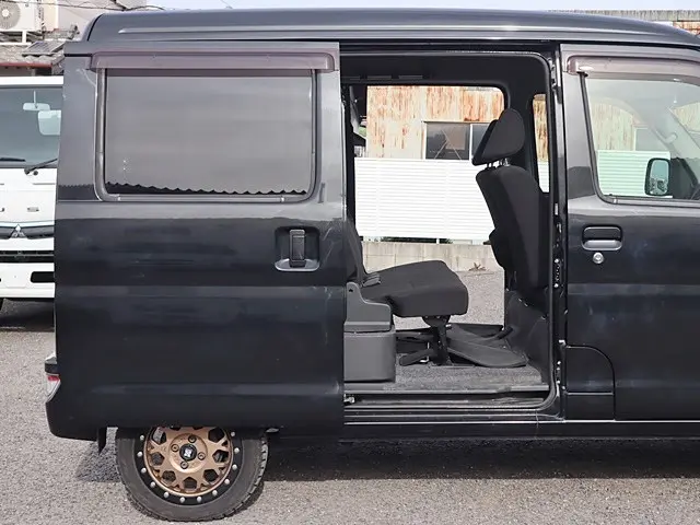 トヨタ ピクシスバン 3BD-S331M(4WD)の写真11