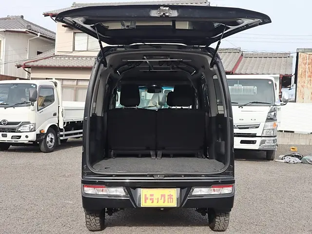トヨタ ピクシスバン 3BD-S331M(4WD)の写真12