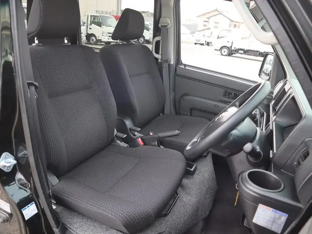 トヨタ ピクシスバン 3BD-S331M(4WD)の写真26