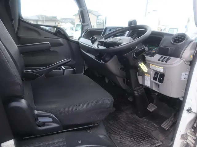 三菱 キャンター 2PG-FEB90(2WD)の写真32