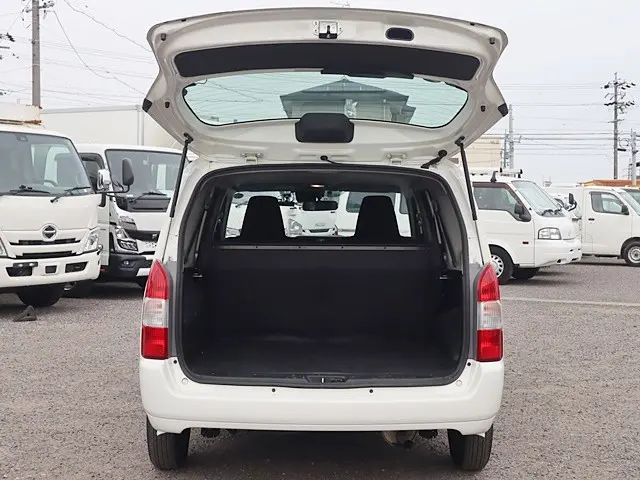 トヨタ サクシードバン 6AE-NHP160V(2WD)の写真10