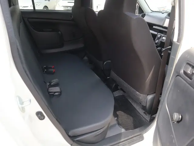 トヨタ サクシードバン 6AE-NHP160V(2WD)の写真32