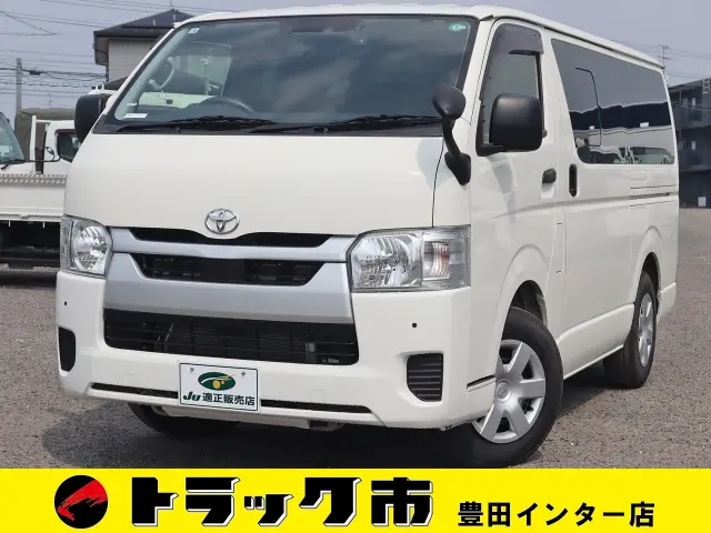 トヨタ ハイエースバン 3DF-GDH201V(2WD)の写真1