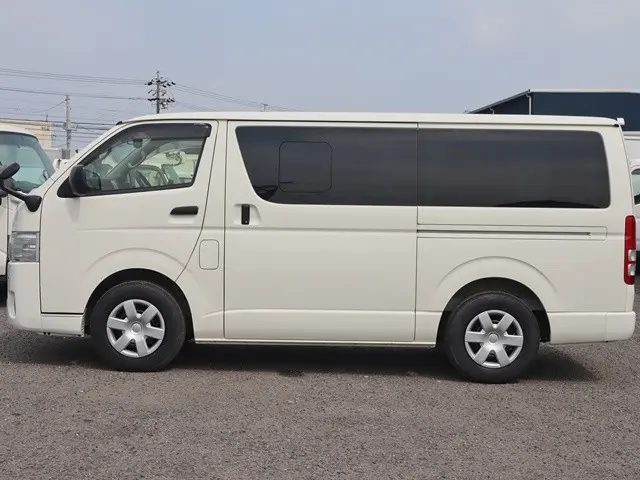 トヨタ ハイエースバン 3DF-GDH201V(2WD)の写真9