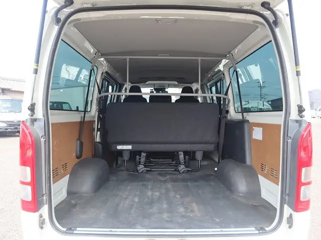 トヨタ ハイエースバン 3DF-GDH201V(2WD)の写真12